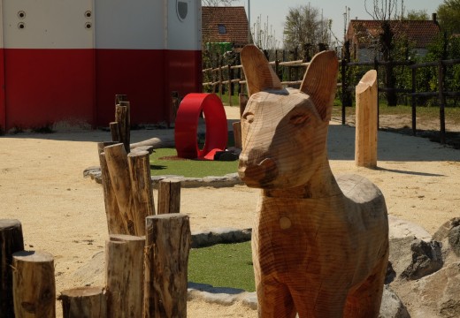 2023_0419_minigolf_paard_loop_vuurtoren.jpg